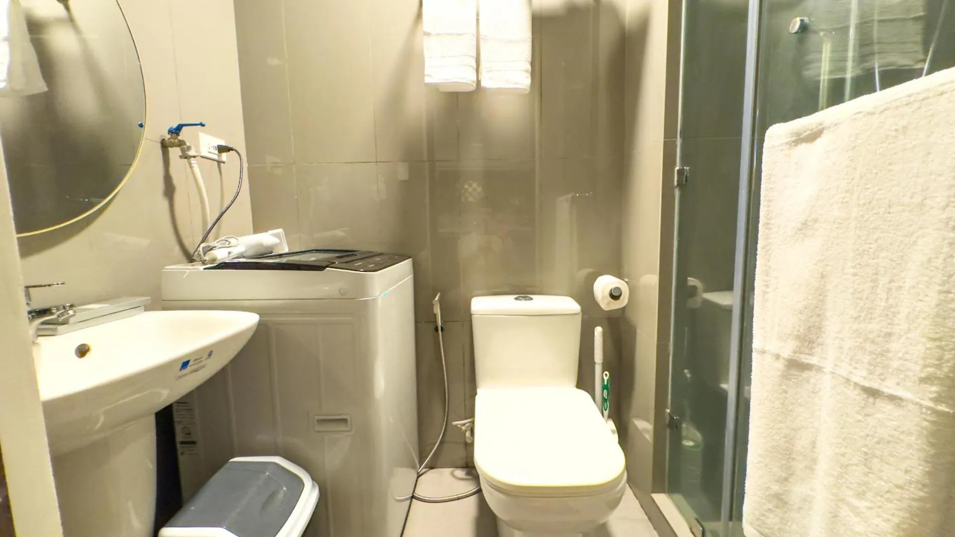 1Br Makati, Air Residences M002 Manila