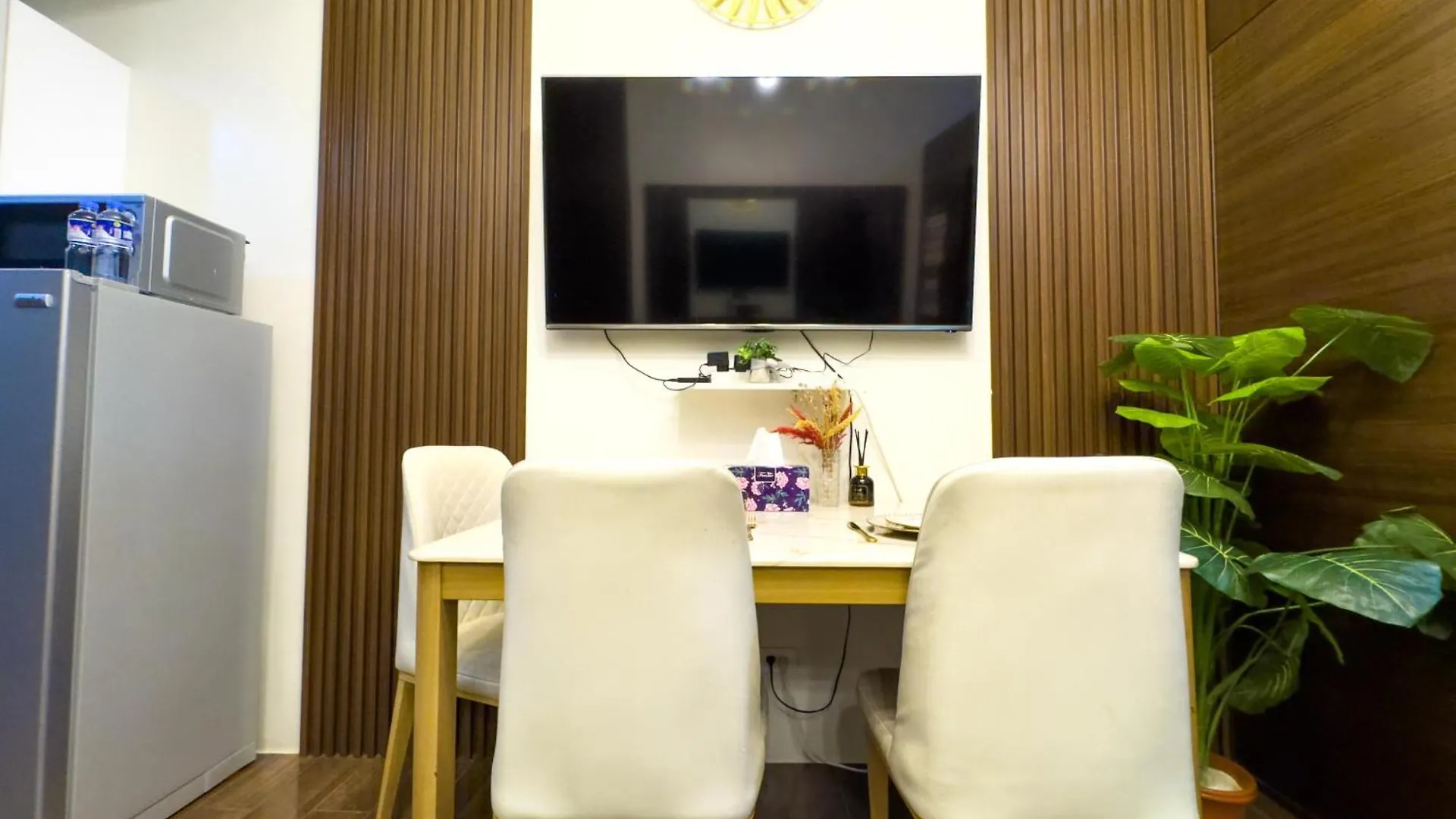 1Br Makati, Air Residences M002 Manila 0*,
